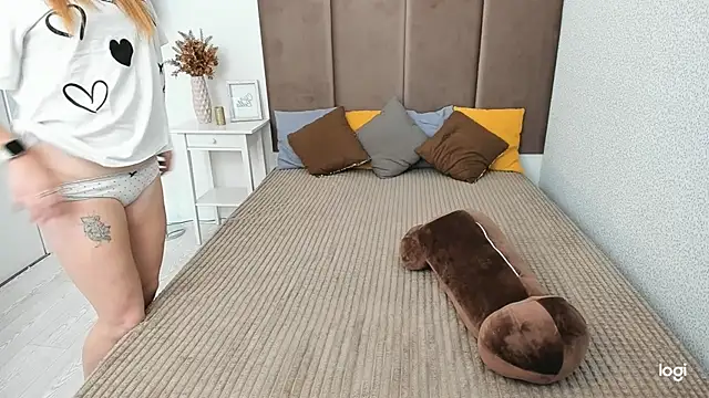 Snapshot of BettyBloom69 chatting on 11, 10, 2025 BettyBloom69 online show from 11, 10, 2025