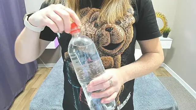 Snapshot of BettyBloom69 chatting on 13, 11, 2025 BettyBloom69 online show from 13, 11, 2025