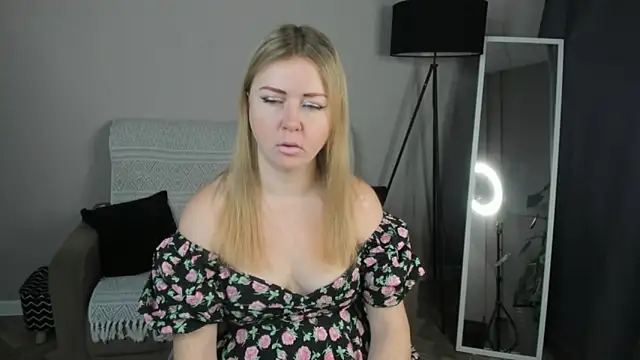 Snapshot of BettyBloom69 chatting on 18, 12, 2025 BettyBloom69 online show from 18, 12, 2025