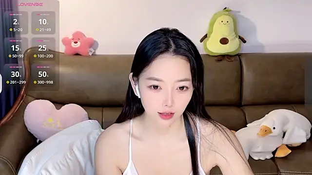 Snapshot of Yilin1999 chatting on 24, 12, 2024 Yilin1999 online show from 24, 12, 2024