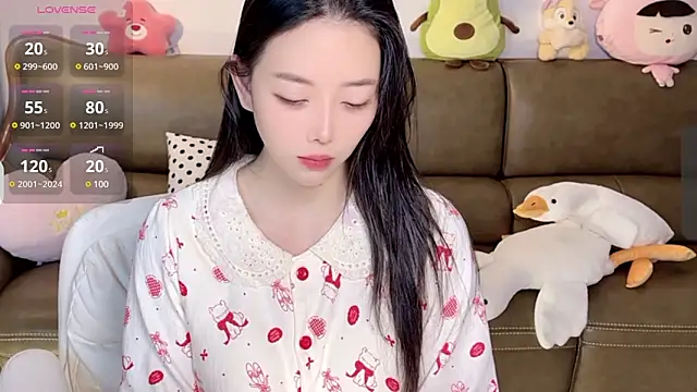 Snapshot of Yilin1999 chatting on 5, 2, 2025 Yilin1999 online show from 5, 2, 2025