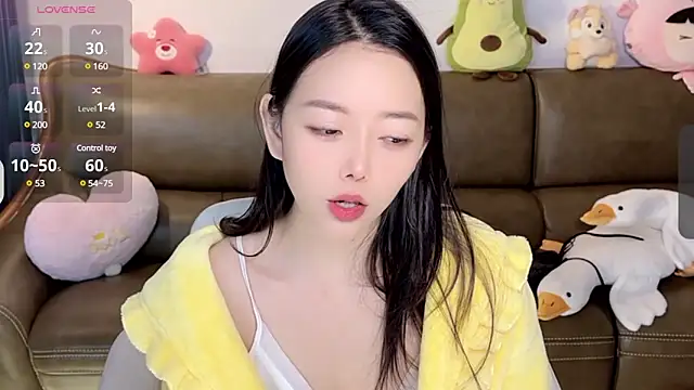 Snapshot of Yilin1999 chatting on 8, 2, 2025 Yilin1999 online show from 8, 2, 2025