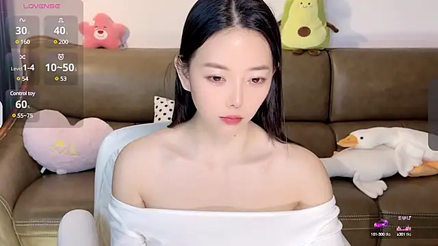 Snapshot of Yilin1999 chatting on 13, 2, 2025 Yilin1999 online show from 13, 2, 2025
