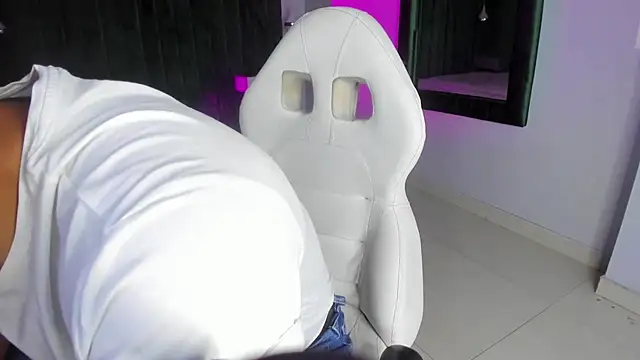 Lucii fer  online show from 22, 10, 2025