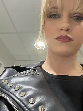 Snapshot of LustfulLuna_ chatting on 3, 3, 2026 LustfulLuna online show from 3, 3, 2026