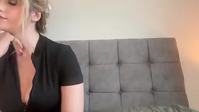 Snapshot of LustfulLuna_ chatting on 7, 3, 2026 LustfulLuna online show from 7, 3, 2026