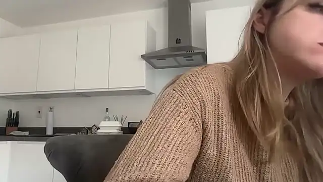 Snapshot of LustfulLuna_ chatting on 31, 3, 2026 LustfulLuna online show from 31, 3, 2026