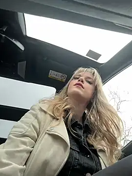 Snapshot of LustfulLuna_ chatting on 1, 4, 2026 LustfulLuna online show from 1, 4, 2026