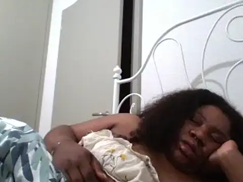 Snapshot of bonbonaumiel chatting on 12, 12, 2024 bonbonaumiel online show from 12, 12, 2024