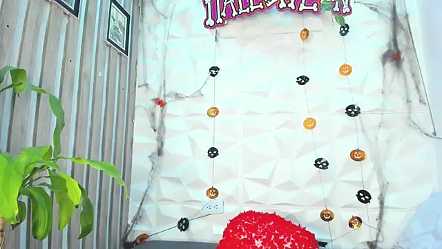 Snapshot of MarieMyller chatting on 24, 10, 2025 MarieMyller online show from 24, 10, 2025