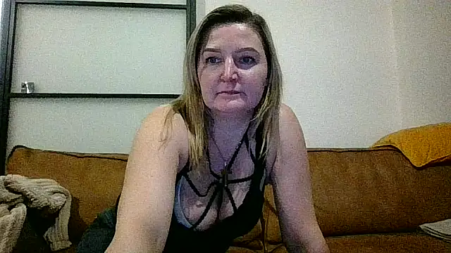 Snapshot of CoupleKitty chatting on 8, 2, 2025 CoupleKitty online show from 8, 2, 2025