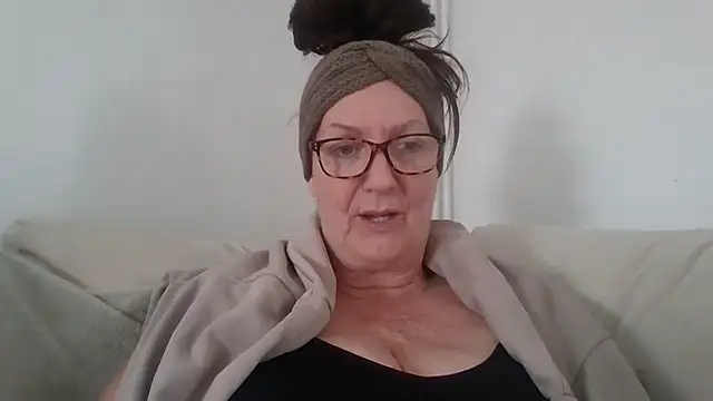 Snapshot of Tillieuk chatting on 4, 6, 2026 Tillieuk online show from 4, 6, 2026