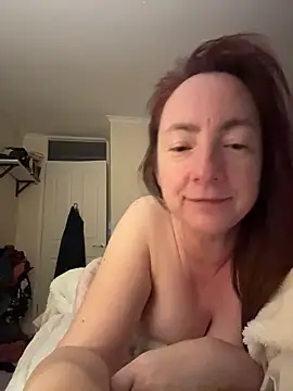 Snapshot of LouiseTswing chatting on 12, 2, 2026 LouiseTswing online show from 12, 2, 2026