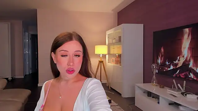 monica x   online show from 4, 10, 2025