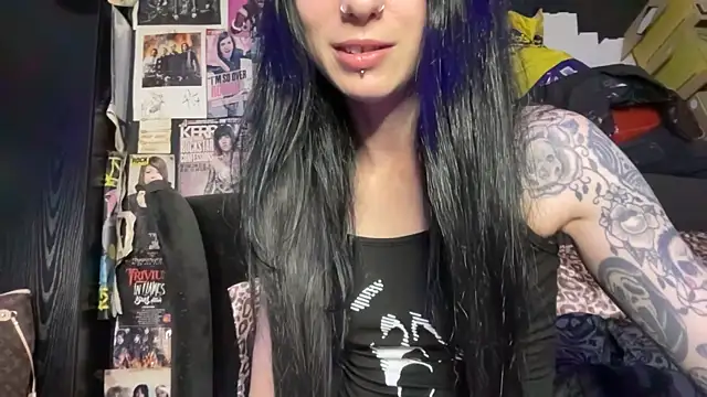 Snapshot of MissMidnightUK chatting on 18, 9, 2025 MissMidnightUK online show from 18, 9, 2025