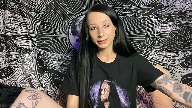 Snapshot of MissMidnightUK chatting on 9, 10, 2025 MissMidnightUK online show from 9, 10, 2025