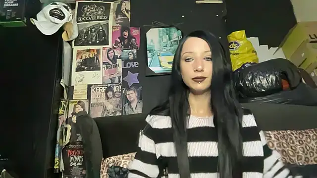 Snapshot of MissMidnightUK chatting on 21, 10, 2025 MissMidnightUK online show from 21, 10, 2025