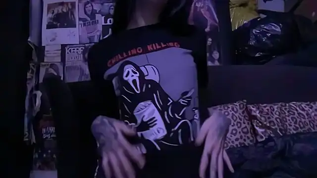 Snapshot of MissMidnightUK chatting on 30, 10, 2025 MissMidnightUK online show from 30, 10, 2025