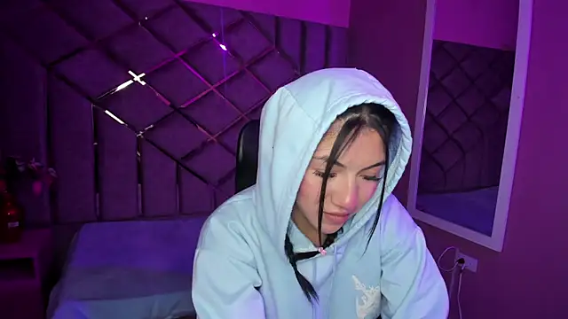 Snapshot of Poly_Sasha_ chatting on 19, 10, 2025 Poly Sasha online show from 19, 10, 2025