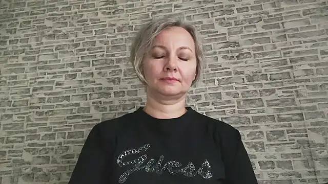 Snapshot of EdithManning chatting on 31, 10, 2025 EdithManning online show from 31, 10, 2025