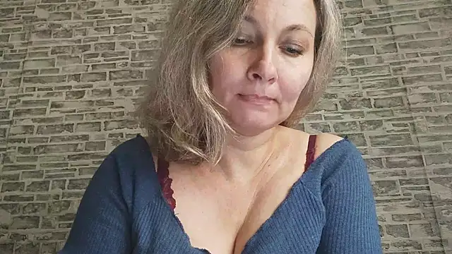 Snapshot of EdithManning chatting on 24, 11, 2025 EdithManning online show from 24, 11, 2025