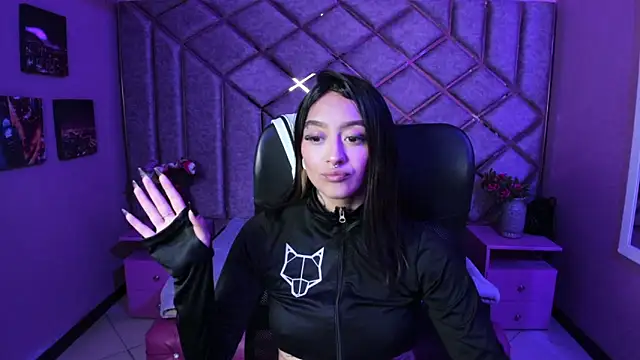 Miaa Thopmson online show from 17, 12, 2025