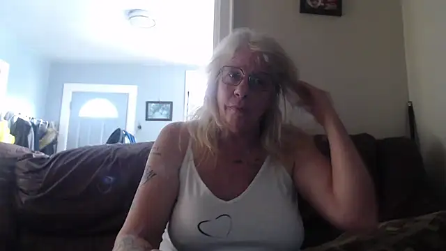 Snapshot of canadiancougar1965 chatting on 24, 1, 2025 canadiancougar1965 online show from 24, 1, 2025