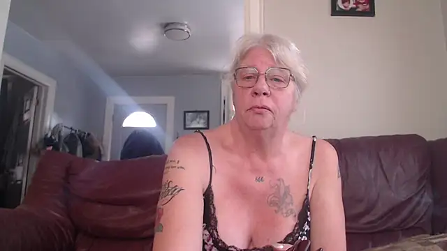 Snapshot of canadiancougar1965 chatting on 6, 2, 2025 canadiancougar1965 online show from 6, 2, 2025