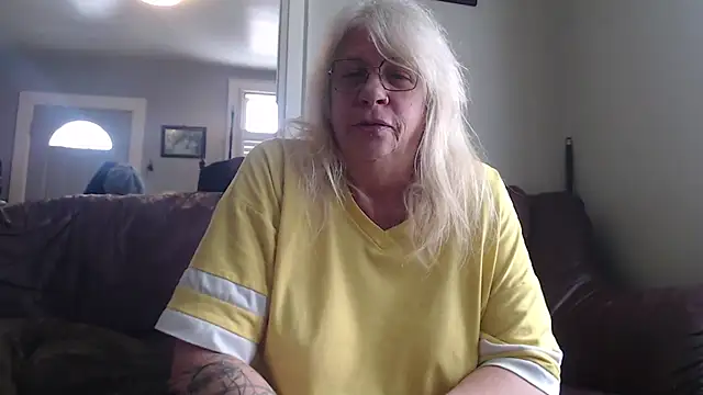 Snapshot of canadiancougar1965 chatting on 20, 2, 2025 canadiancougar1965 online show from 20, 2, 2025