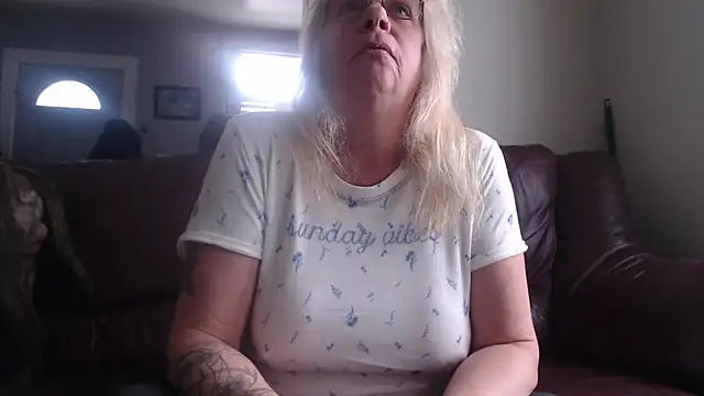 Snapshot of canadiancougar1965 chatting on 28, 2, 2025 canadiancougar1965 online show from 28, 2, 2025
