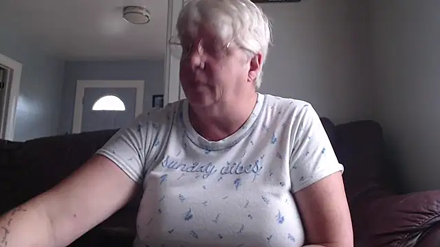 Snapshot of canadiancougar1965 chatting on 17, 10, 2025 canadiancougar1965 online show from 17, 10, 2025