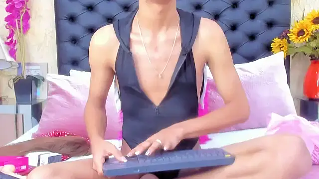 Snapshot of NahomiWhitel chatting on 10, 9, 2025 NahomiWhitel online show from 10, 9, 2025