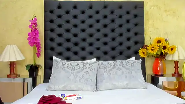 Snapshot of NahomiWhitel chatting on 22, 10, 2025 NahomiWhitel online show from 22, 10, 2025