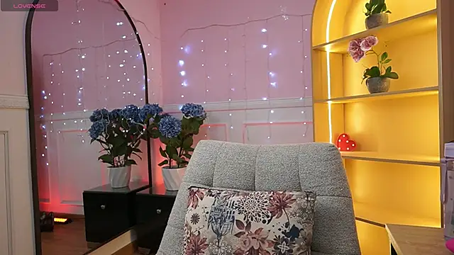 Snapshot of CattleyaScaly chatting on 29, 11, 2025 CattleyaScaly online show from 29, 11, 2025