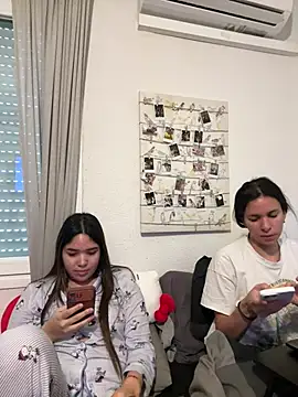 daniniescobarr online show from 2, 4, 2026