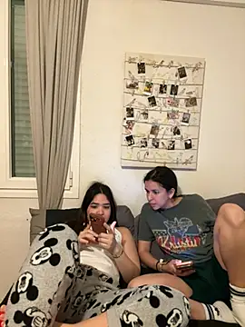 daniniescobarr online show from 4, 4, 2026