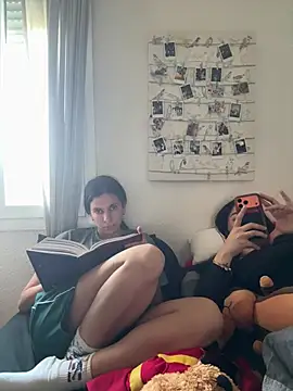 daniniescobarr online show from 5, 4, 2026