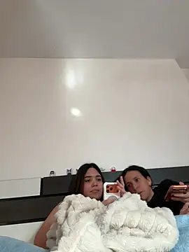 daniniescobarr online show from 8, 4, 2026