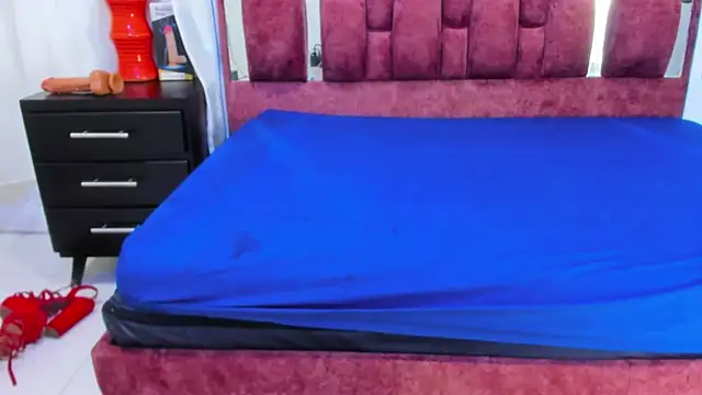 Snapshot of lucy_cooper01 chatting on 10, 12, 2024 lucy cooper01 online show from 10, 12, 2024