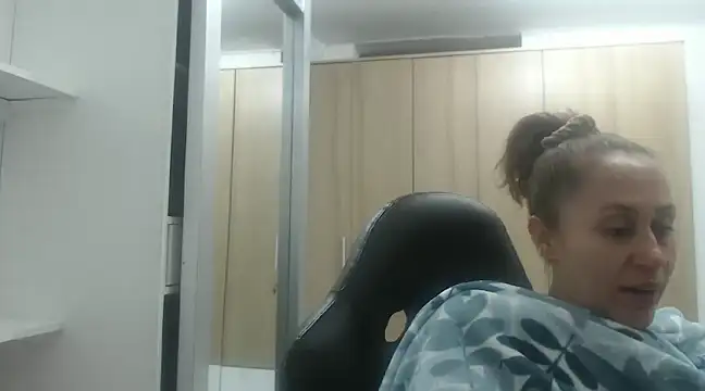 Snapshot of RoxanaLove9 chatting on 20, 2, 2025 RoxanaLove9 online show from 20, 2, 2025