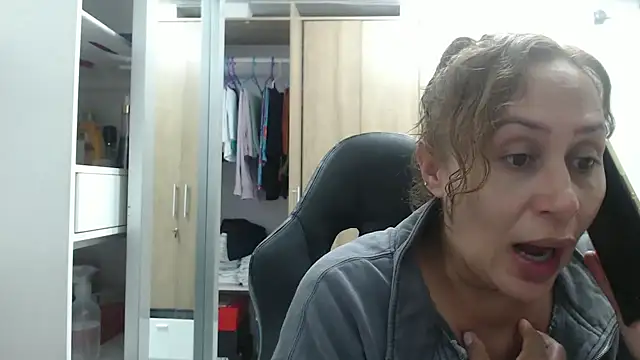 Snapshot of RoxanaLove9 chatting on 8, 3, 2025 RoxanaLove9 online show from 8, 3, 2025