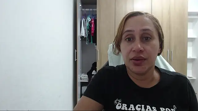 Snapshot of RoxanaLove9 chatting on 12, 10, 2025 RoxanaLove9 online show from 12, 10, 2025