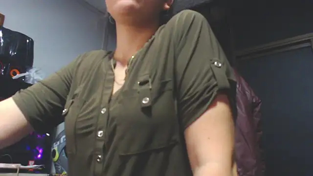 Snapshot of Lucianaferro_ chatting on 1, 11, 2025 Lucianaferro online show from 1, 11, 2025