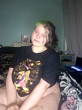 Snapshot of kira_132 chatting on 4, 10, 2025 kira 132 online show from 4, 10, 2025