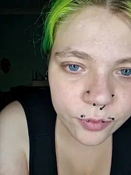 Snapshot of kira_132 chatting on 7, 10, 2025 kira 132 online show from 7, 10, 2025