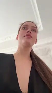 KikiWatson online show from 10, 5, 2026