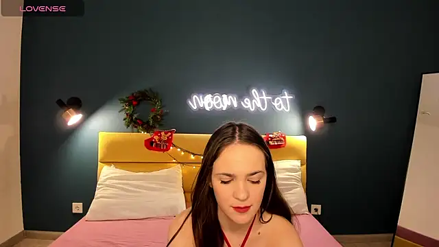 Selena Cutiee online show from 1, 1, 2025