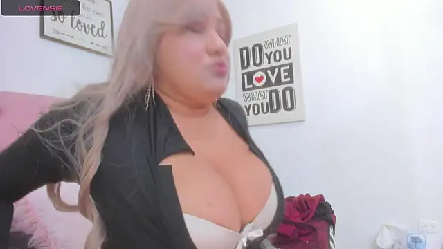 Snapshot of michell_taylor__ chatting on 29, 10, 2025 michell taylor online show from 29, 10, 2025