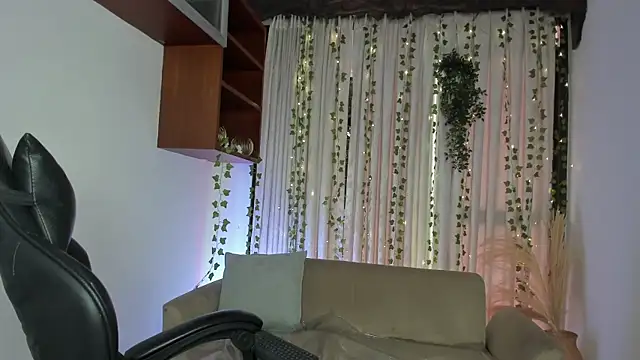 HannaRhodes online show from 19, 11, 2025