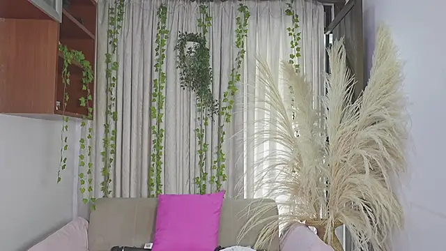 HannaRhodes online show from 8, 4, 2026